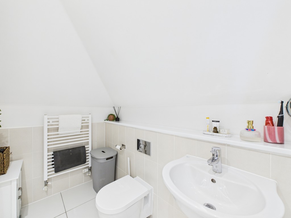 5 bed detached house to rent in Ellis Road, Broadbridge Heath  - Property Image 27