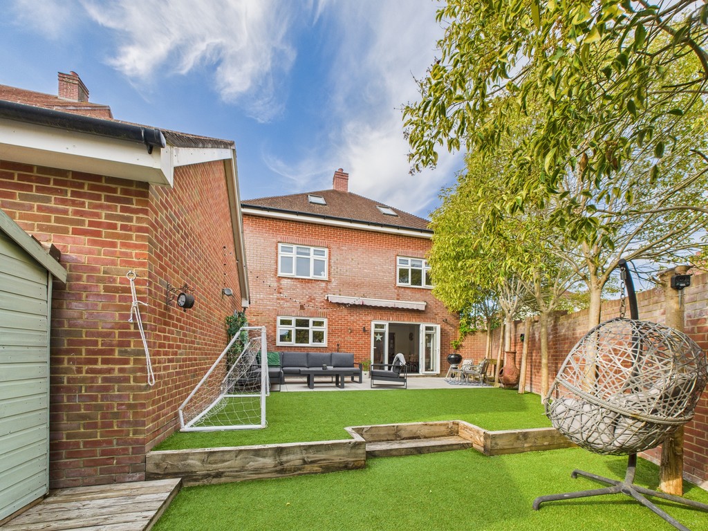 5 bed detached house to rent in Ellis Road, Broadbridge Heath  - Property Image 3