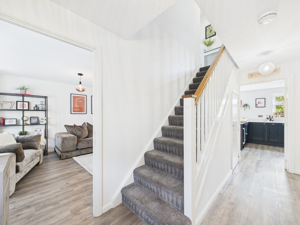 5 bed detached house to rent in Ellis Road, Broadbridge Heath  - Property Image 13