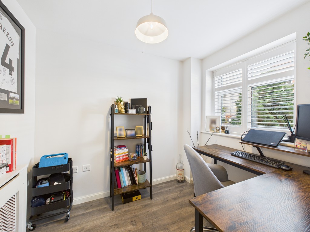 5 bed detached house to rent in Ellis Road, Broadbridge Heath  - Property Image 11