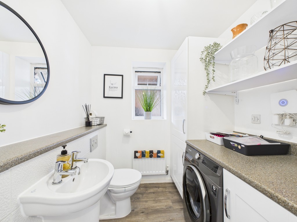 5 bed detached house to rent in Ellis Road, Broadbridge Heath  - Property Image 12