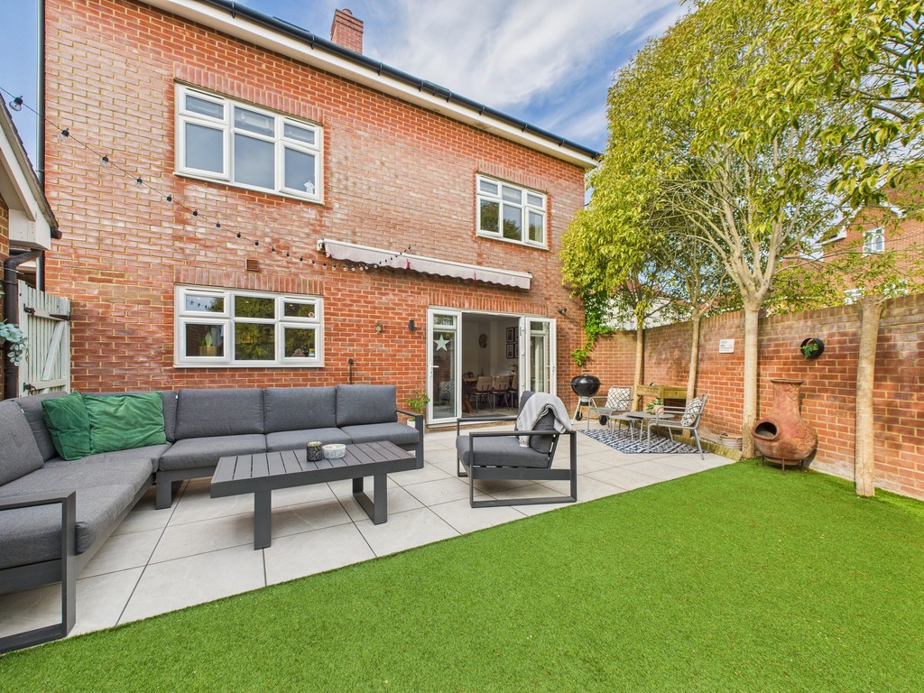 5 bed detached house to rent in Ellis Road, Broadbridge Heath  - Property Image 2