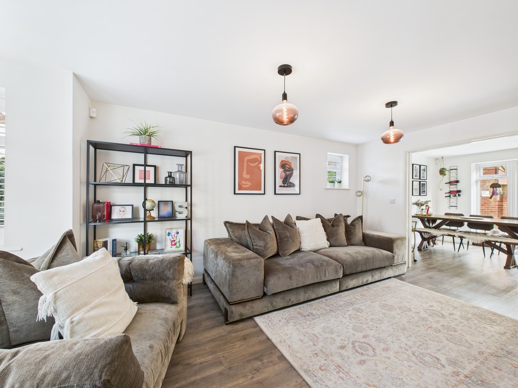 5 bed detached house to rent in Ellis Road, Broadbridge Heath  - Property Image 5