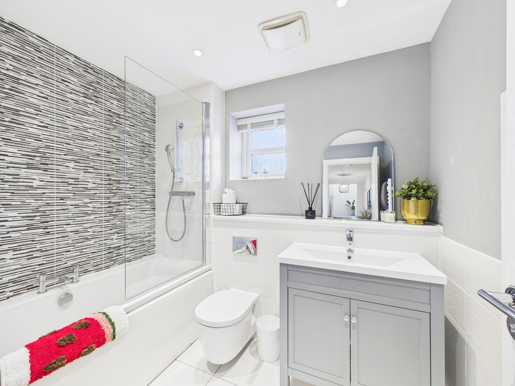 5 bed detached house to rent in Ellis Road, Broadbridge Heath  - Property Image 16