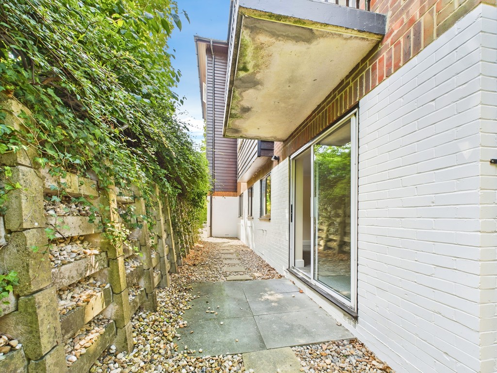 2 bed apartment for sale in 3 Stamford House  - Property Image 7