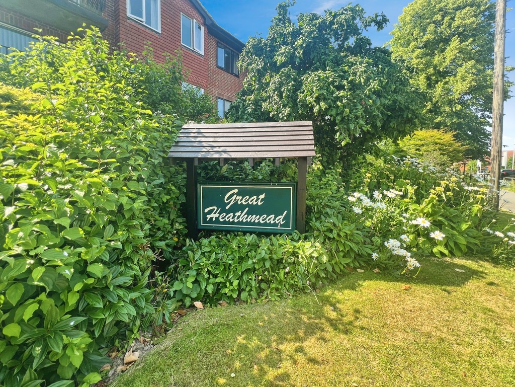 2 bed apartment for sale in Great Heathmead, Haywards Heath