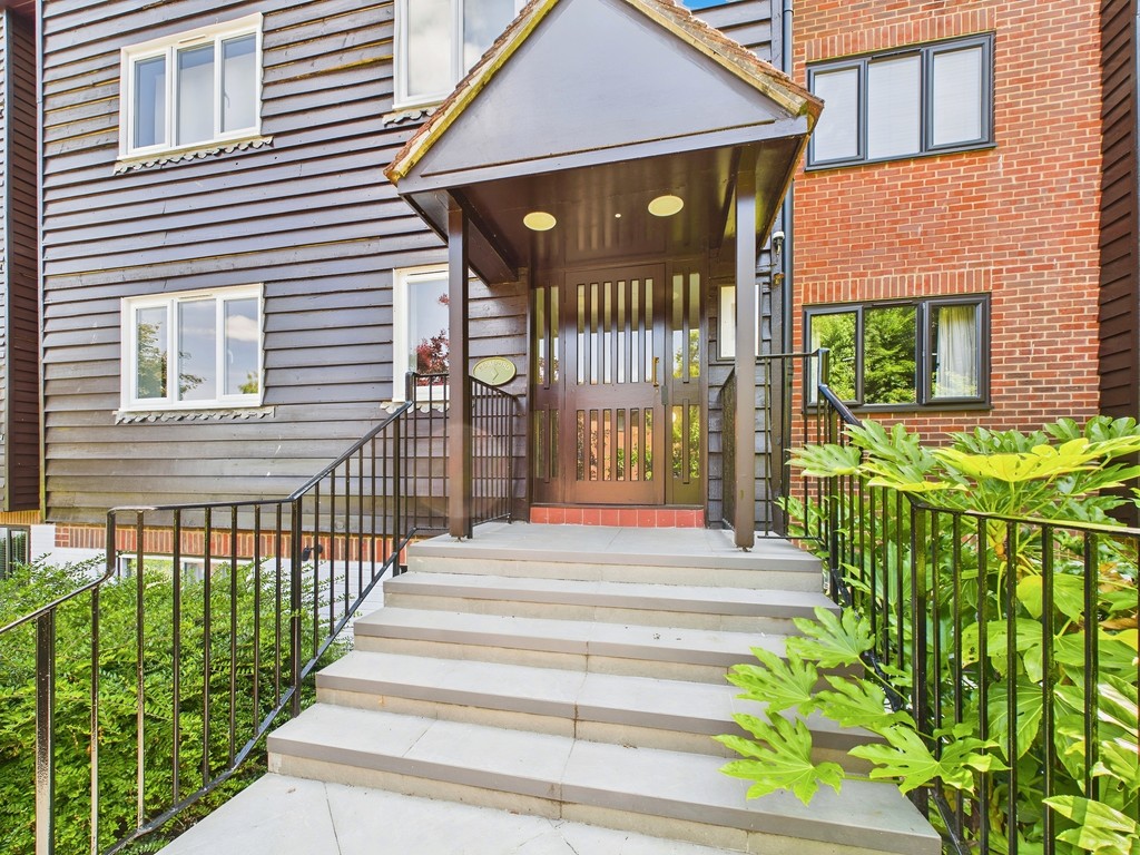 2 bed apartment for sale in 3 Stamford House