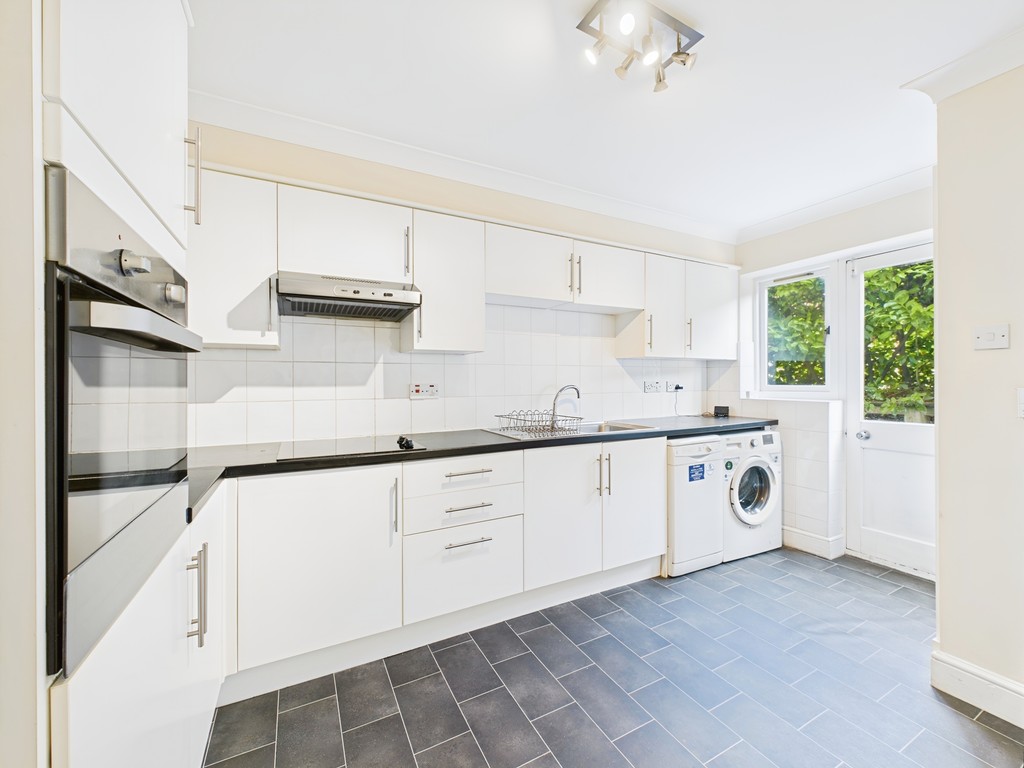 2 bed apartment for sale in Great Heathmead, Haywards Heath