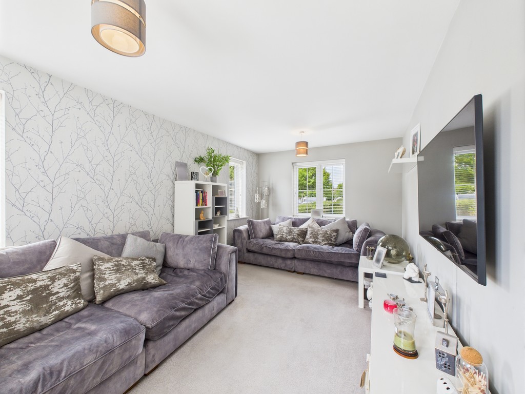 3 bed detached house for sale in Rushy Field, Faygate  - Property Image 2