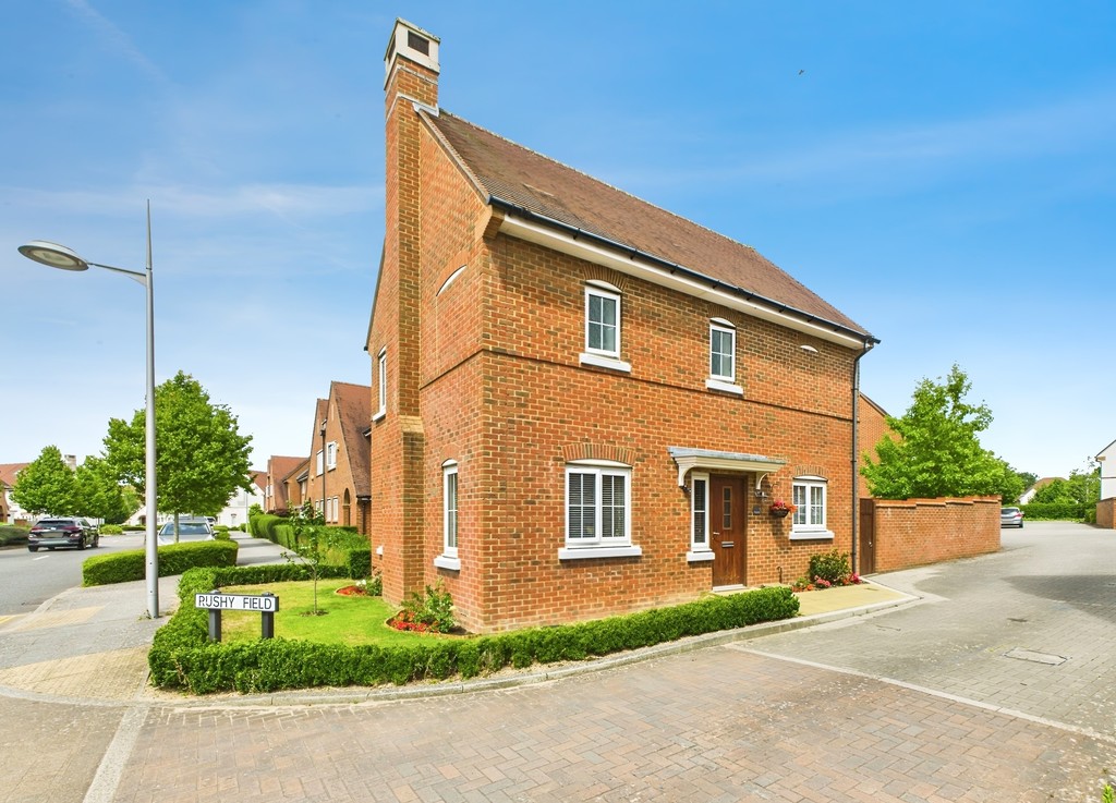 3 bed detached house for sale in Rushy Field, Faygate  - Property Image 1