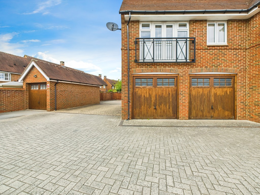3 bed detached house for sale in Rushy Field, Faygate  - Property Image 7