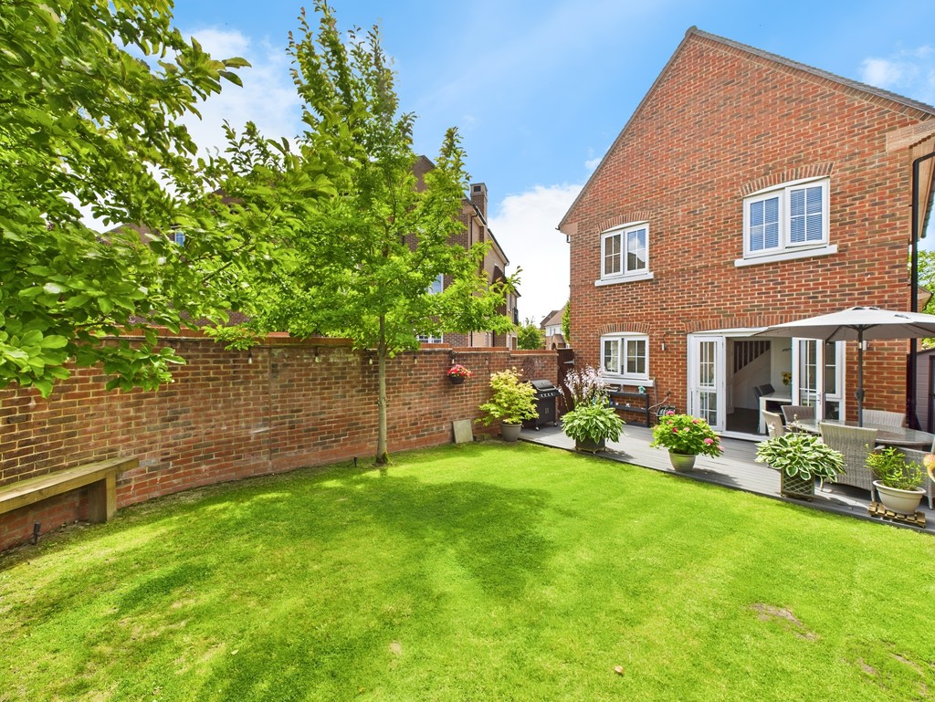3 bed detached house for sale in Rushy Field, Faygate  - Property Image 9