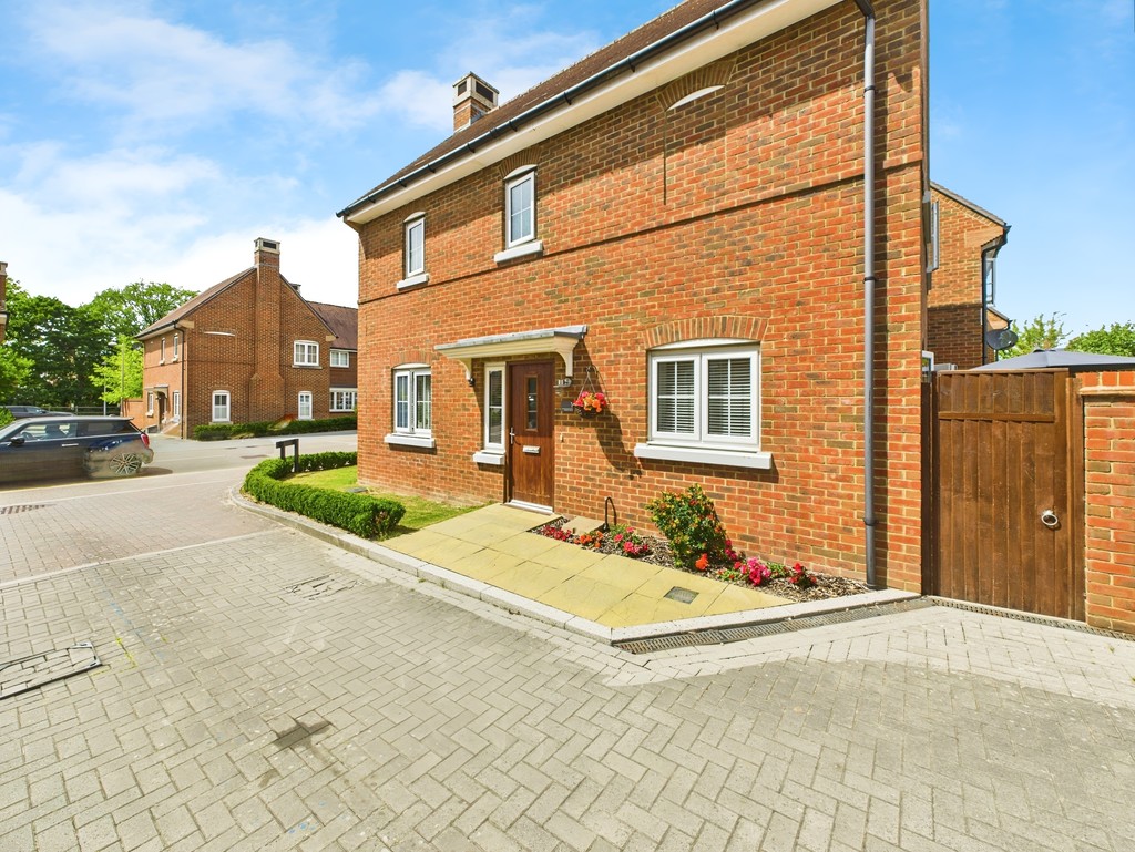 3 bed detached house for sale in Rushy Field, Faygate  - Property Image 11