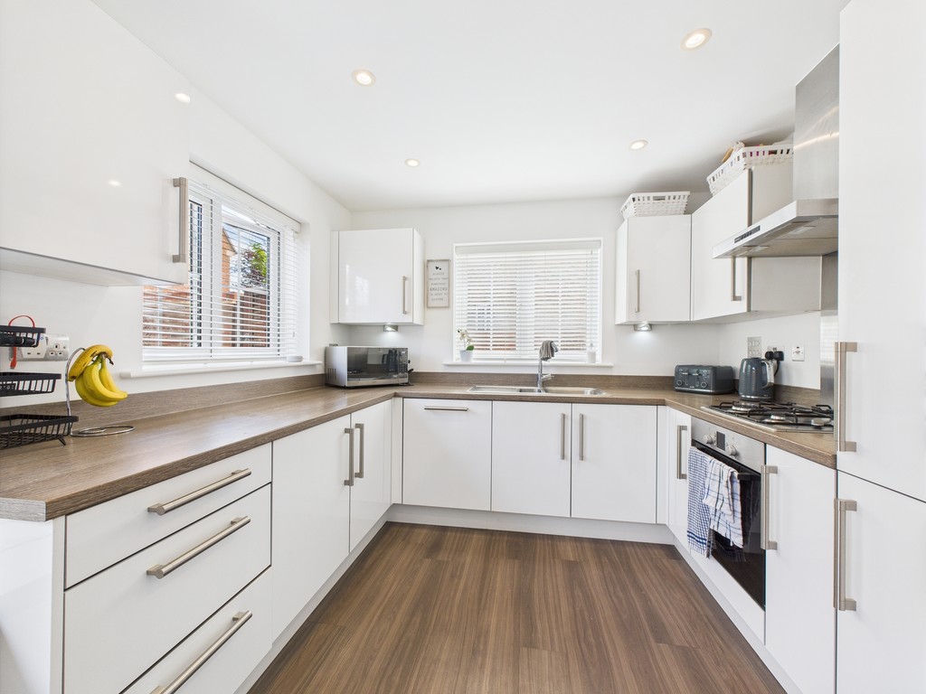 3 bed detached house for sale in Rushy Field, Faygate  - Property Image 3