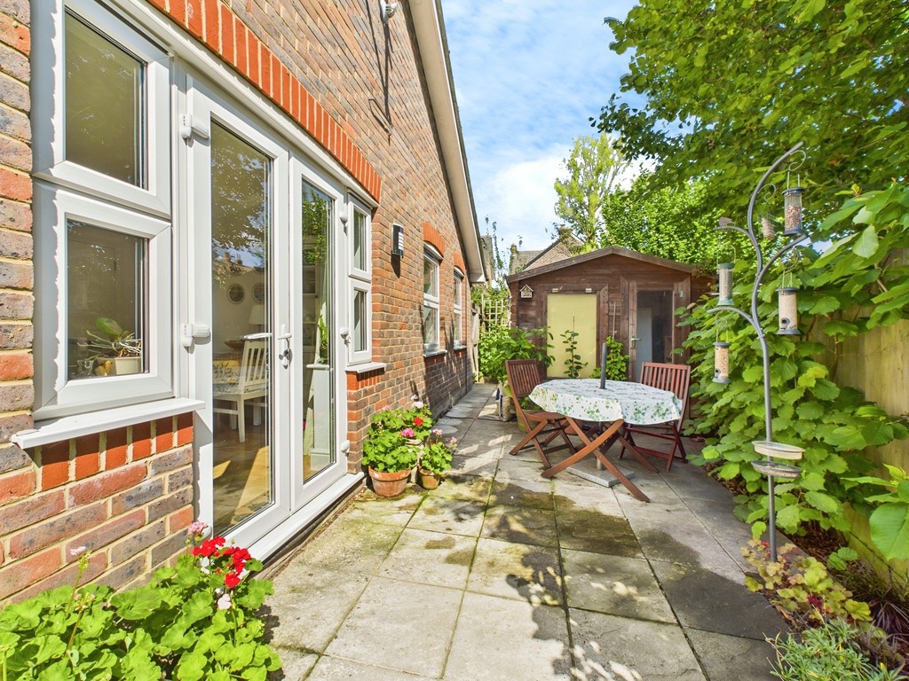 2 bed semi-detached bungalow for sale in Queens Road, Haywards Heath  - Property Image 5