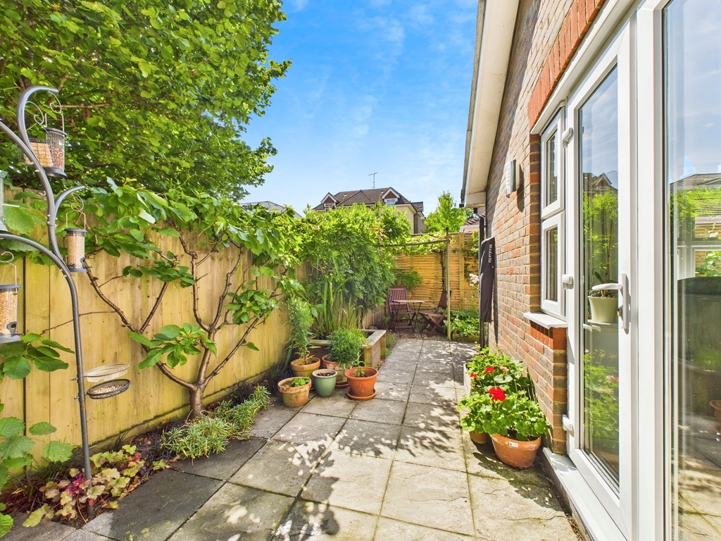 2 bed semi-detached bungalow for sale in Queens Road, Haywards Heath  - Property Image 14