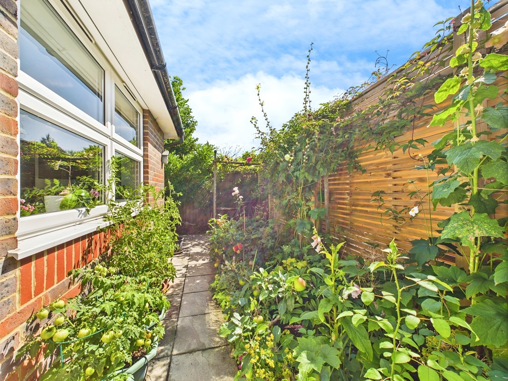 2 bed semi-detached bungalow for sale in Queens Road, Haywards Heath  - Property Image 21