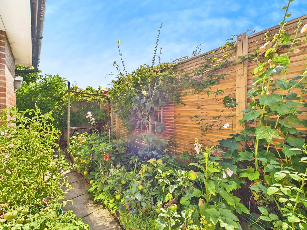 2 bed semi-detached bungalow for sale in Queens Road, Haywards Heath  - Property Image 24