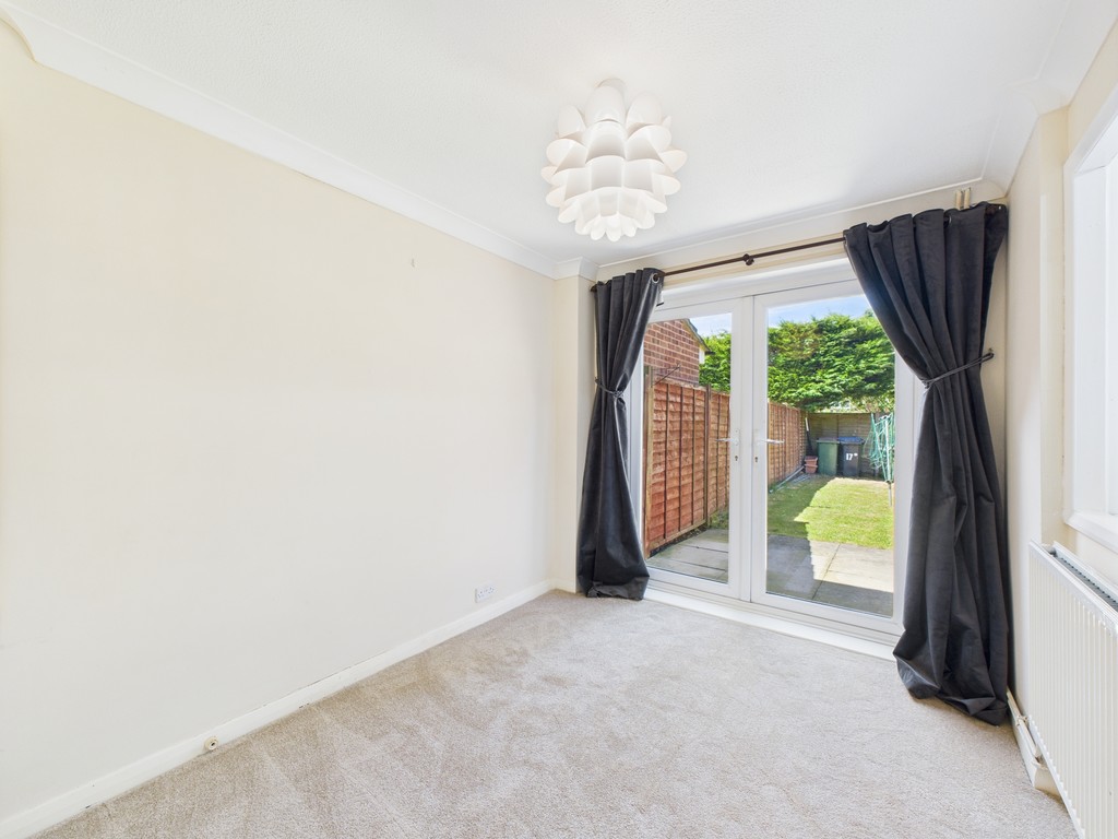 3 bed terraced house for sale in Sycamore Avenue, Horsham  - Property Image 5