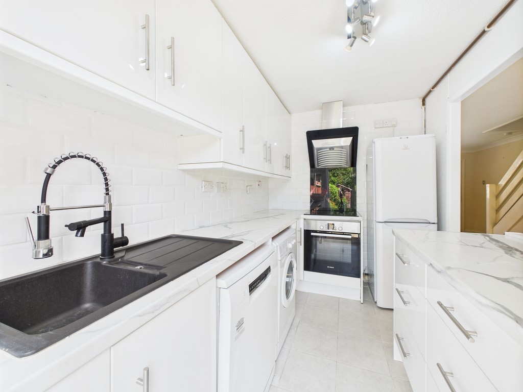 3 bed terraced house for sale in Sycamore Avenue, Horsham  - Property Image 3