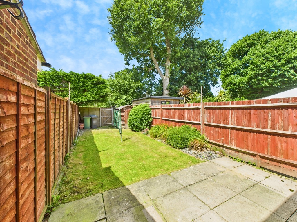 3 bed terraced house for sale in Sycamore Avenue, Horsham  - Property Image 17