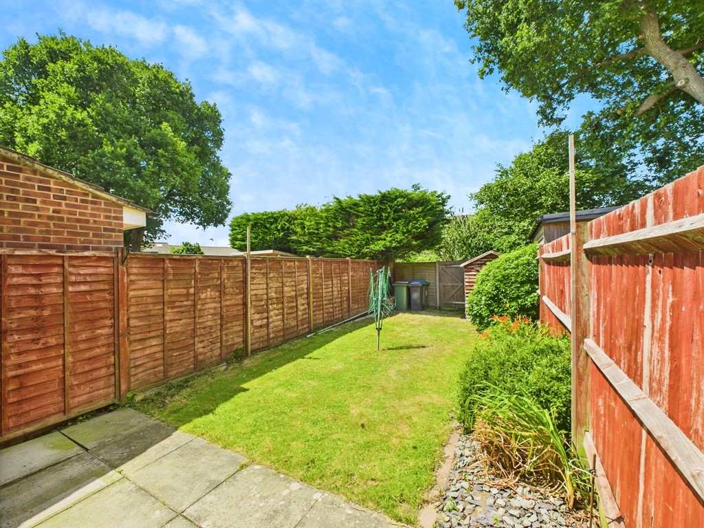 3 bed terraced house for sale in Sycamore Avenue, Horsham  - Property Image 10