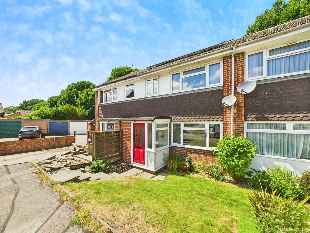 3 bed terraced house for sale in Sycamore Avenue, Horsham  - Property Image 11