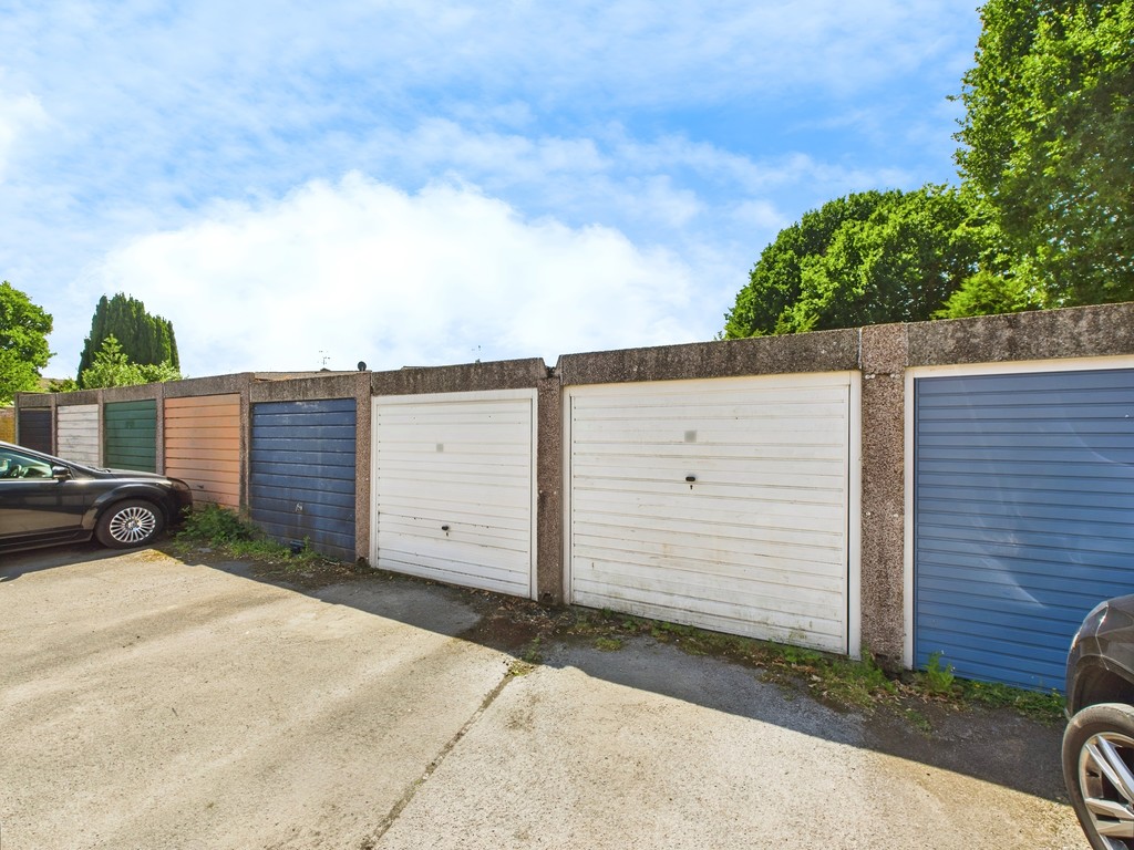 3 bed terraced house for sale in Sycamore Avenue, Horsham  - Property Image 12