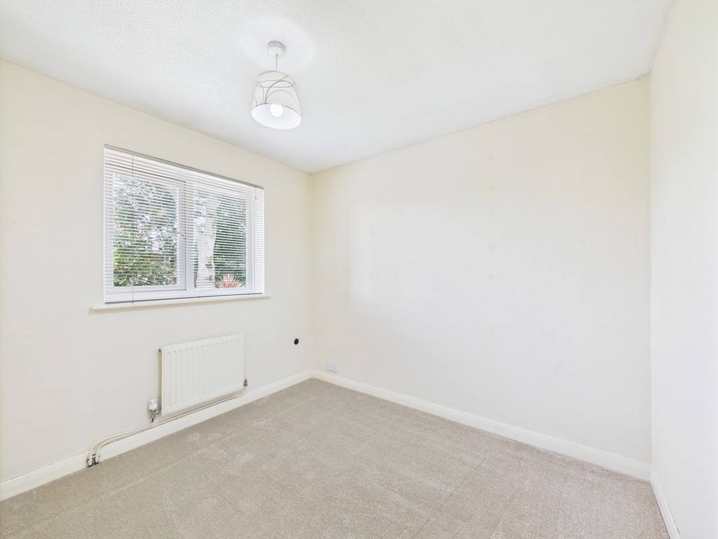 3 bed terraced house for sale in Sycamore Avenue, Horsham  - Property Image 8