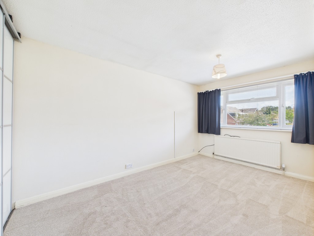 3 bed terraced house for sale in Sycamore Avenue, Horsham  - Property Image 6