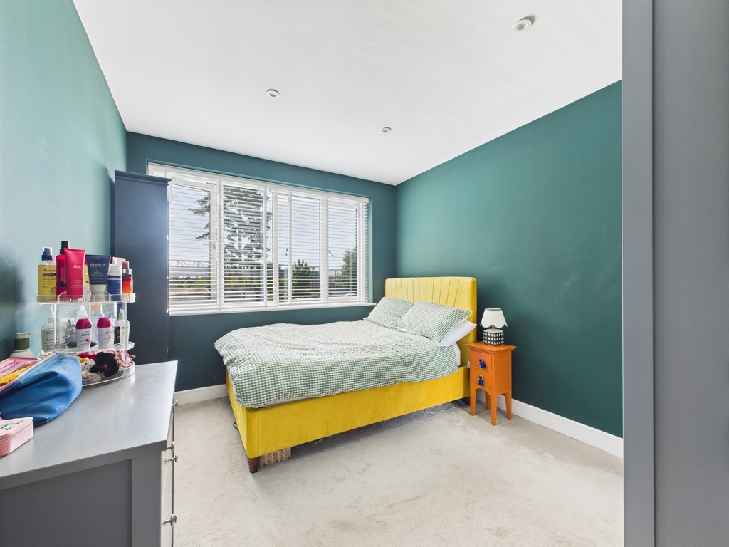 2 bed apartment for sale in Holmes Park, North Street, Horsham  - Property Image 5