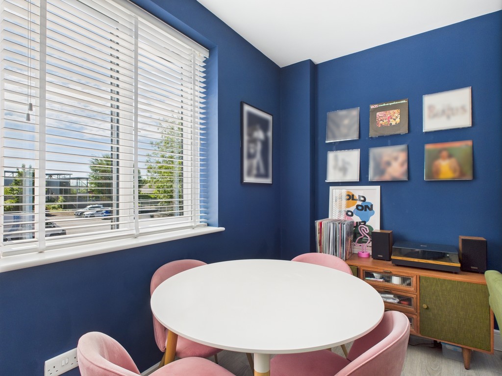 2 bed apartment for sale in Holmes Park, North Street, Horsham  - Property Image 9