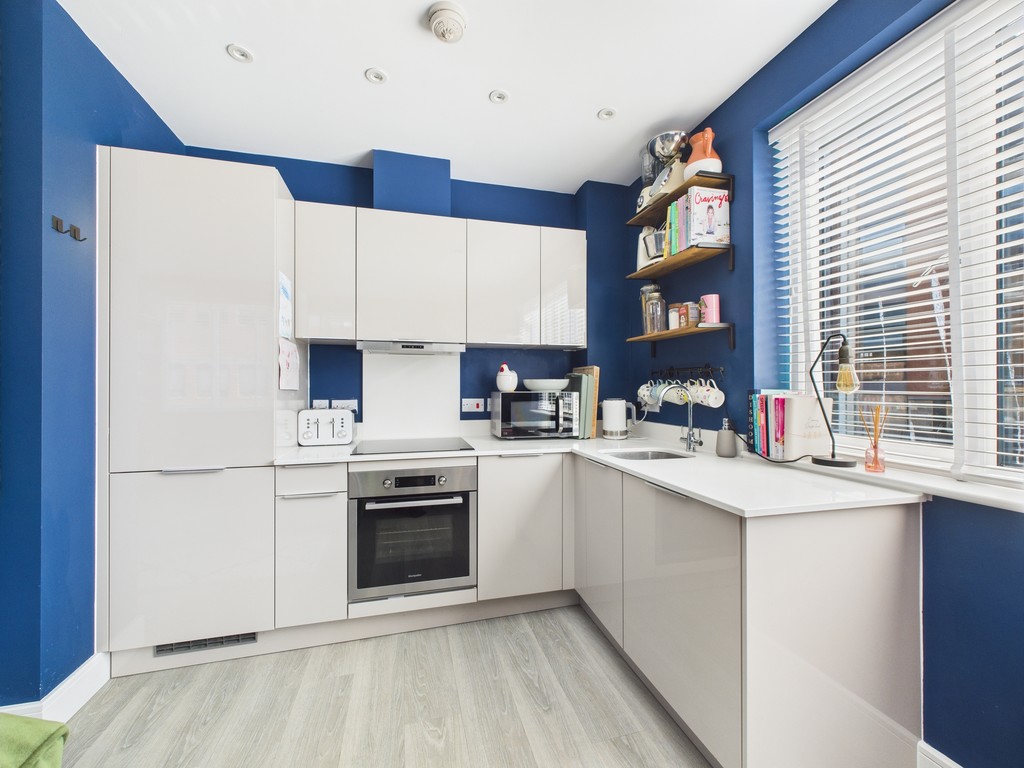 2 bed apartment for sale in Holmes Park, North Street, Horsham  - Property Image 8