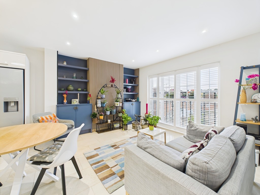 2 bed flat for sale in Bolnore Village, Haywards Heath  - Property Image 2