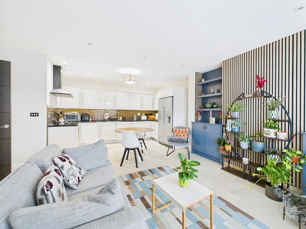 2 bed flat for sale in Bolnore Village, Haywards Heath  - Property Image 6