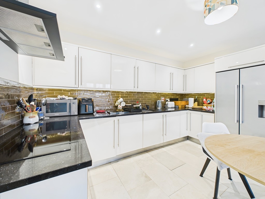 2 bed flat for sale in Bolnore Village, Haywards Heath  - Property Image 8