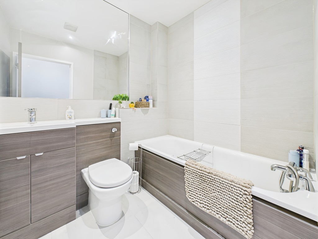 2 bed flat for sale in Bolnore Village, Haywards Heath  - Property Image 9
