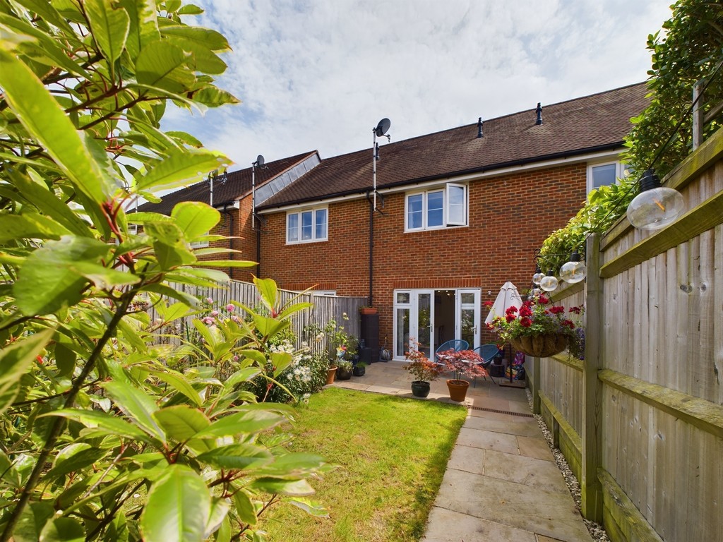 2 bed terraced house to rent in Arundale Walk, Horsham  - Property Image 1