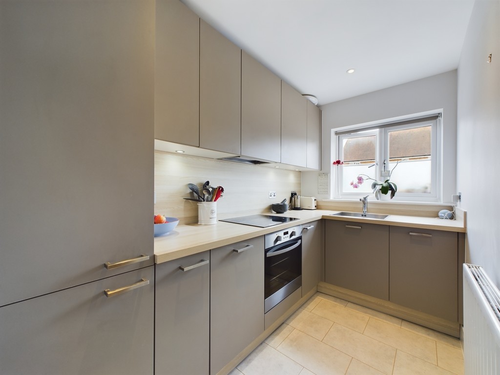 2 bed terraced house to rent in Arundale Walk, Horsham  - Property Image 2