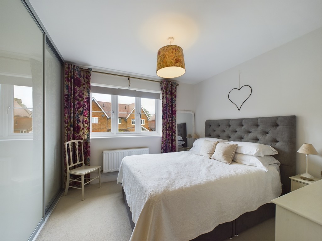 2 bed terraced house to rent in Arundale Walk, Horsham  - Property Image 5