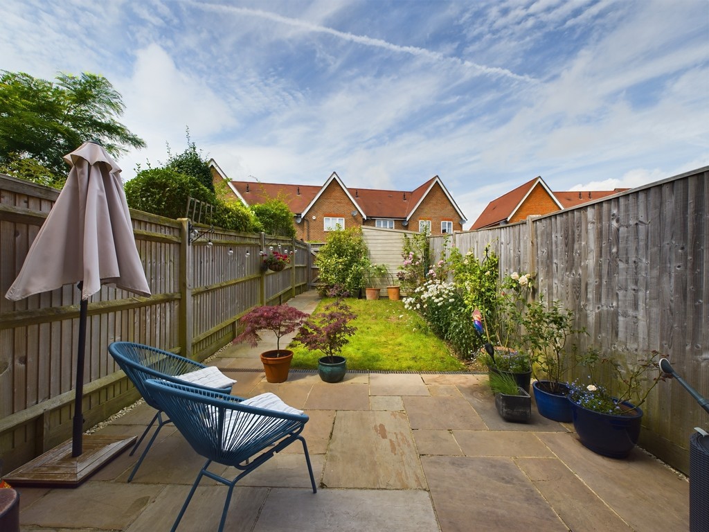 2 bed terraced house to rent in Arundale Walk, Horsham  - Property Image 7