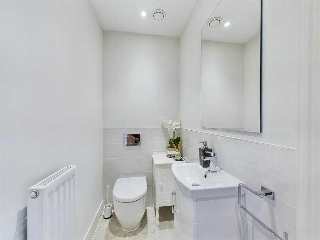 2 bed terraced house to rent in Arundale Walk, Horsham  - Property Image 9