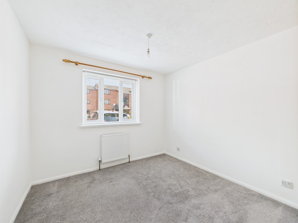 2 bed ground floor flat to rent in Abbotsbury Court, Horsham, RH13  - Property Image 6