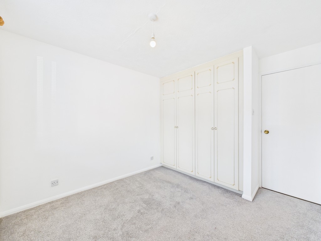 2 bed ground floor flat to rent in Abbotsbury Court, Horsham, RH13  - Property Image 7