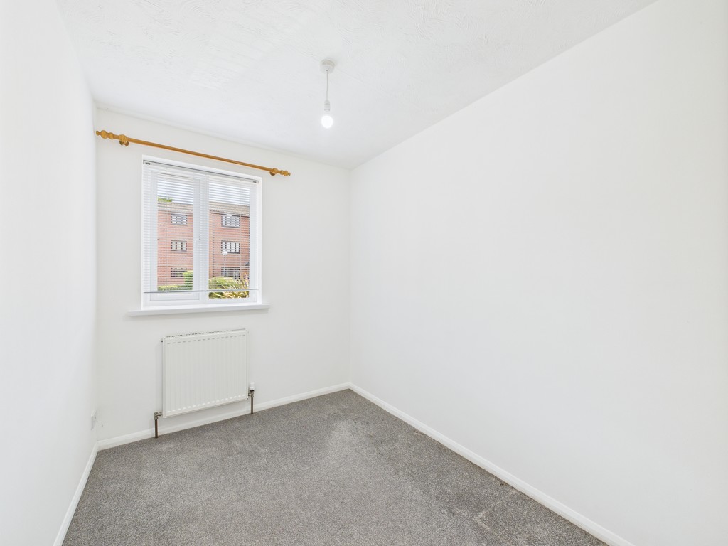 2 bed ground floor flat to rent in Abbotsbury Court, Horsham, RH13  - Property Image 8