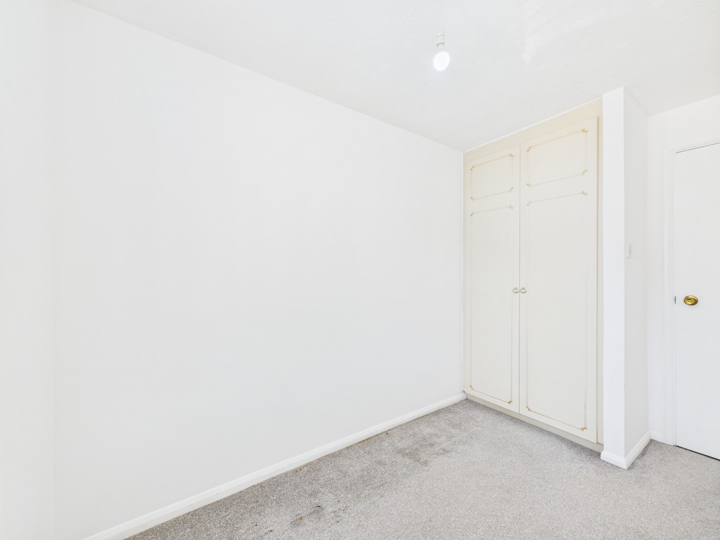 2 bed ground floor flat to rent in Abbotsbury Court, Horsham, RH13  - Property Image 9
