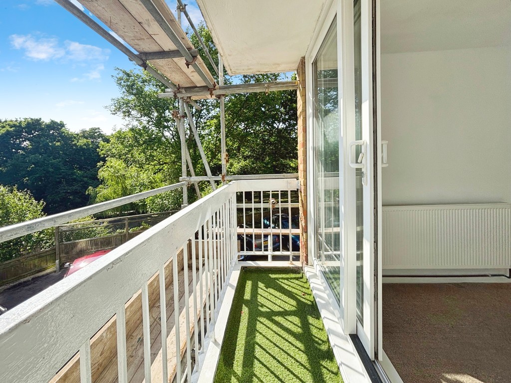 2 bed flat to rent in Furze Hill House, Furze Hill, Hove  - Property Image 3