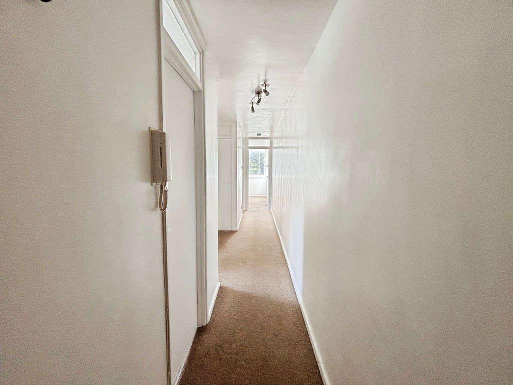 2 bed flat to rent in Furze Hill House, Furze Hill, Hove  - Property Image 6