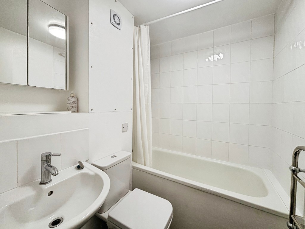 2 bed flat to rent in Furze Hill House, Furze Hill, Hove  - Property Image 8