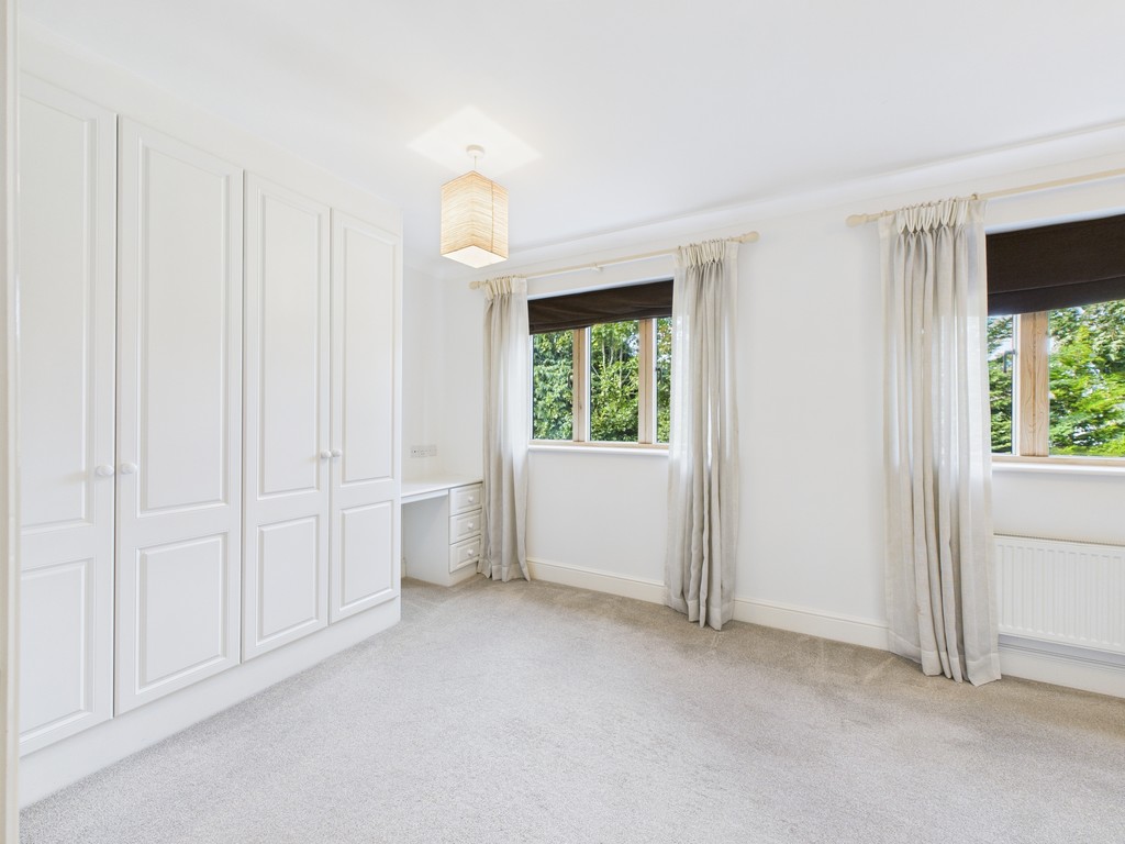 3 bed town house for sale in Kings Gate, Horsham  - Property Image 18